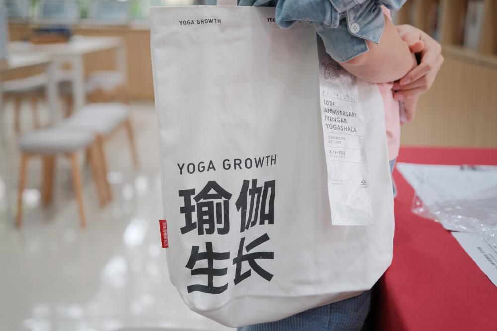 Gift bag with the emblem 'Yoga Growth' carried by a student in China.