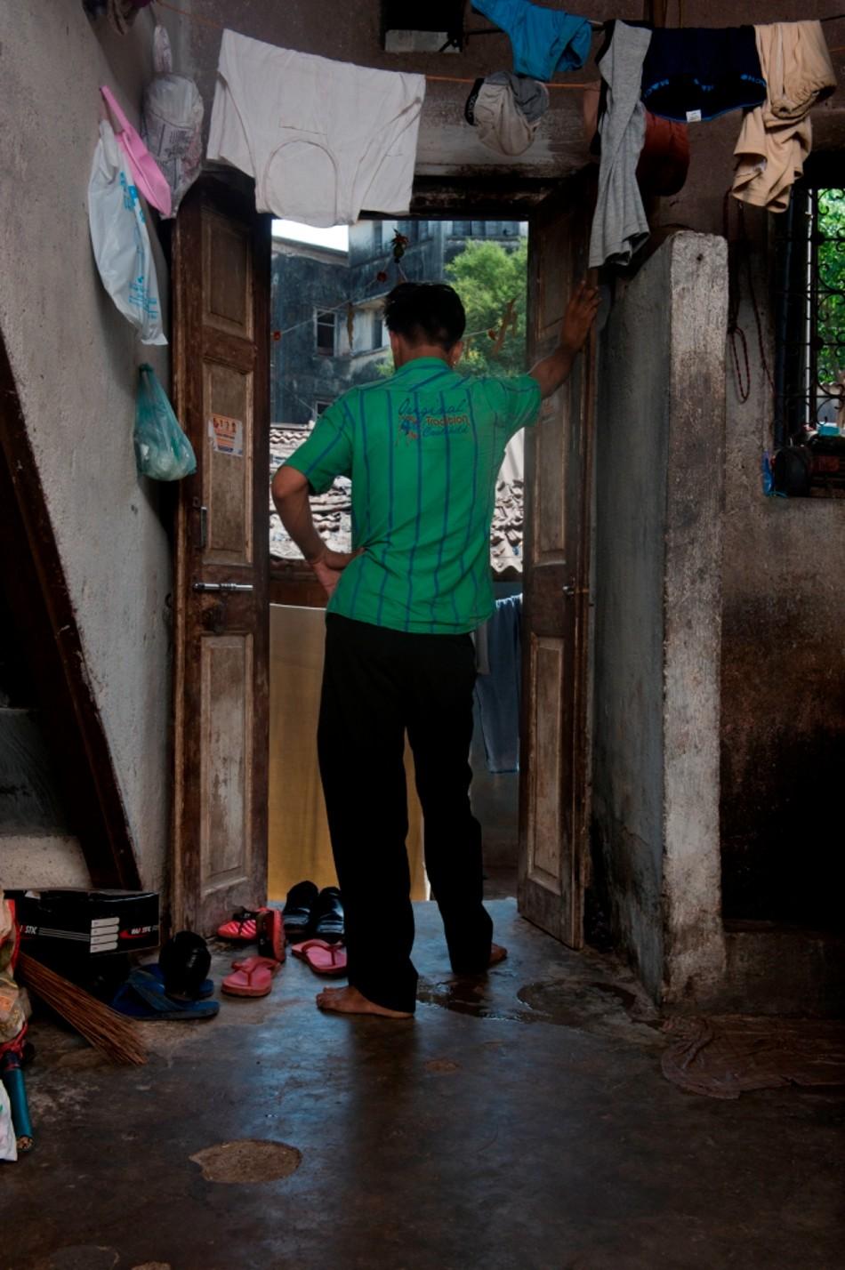 ‘Mumbai male masseur (1)’, Photographed by Charles Fox, India, ca. 2005-2012