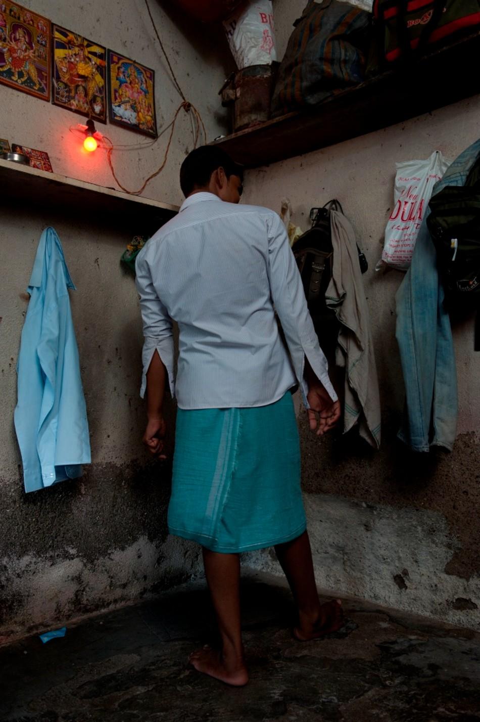 ‘Mumbai male masseur (4)’, Photographed by Charles Fox, India, ca. 2005-2012