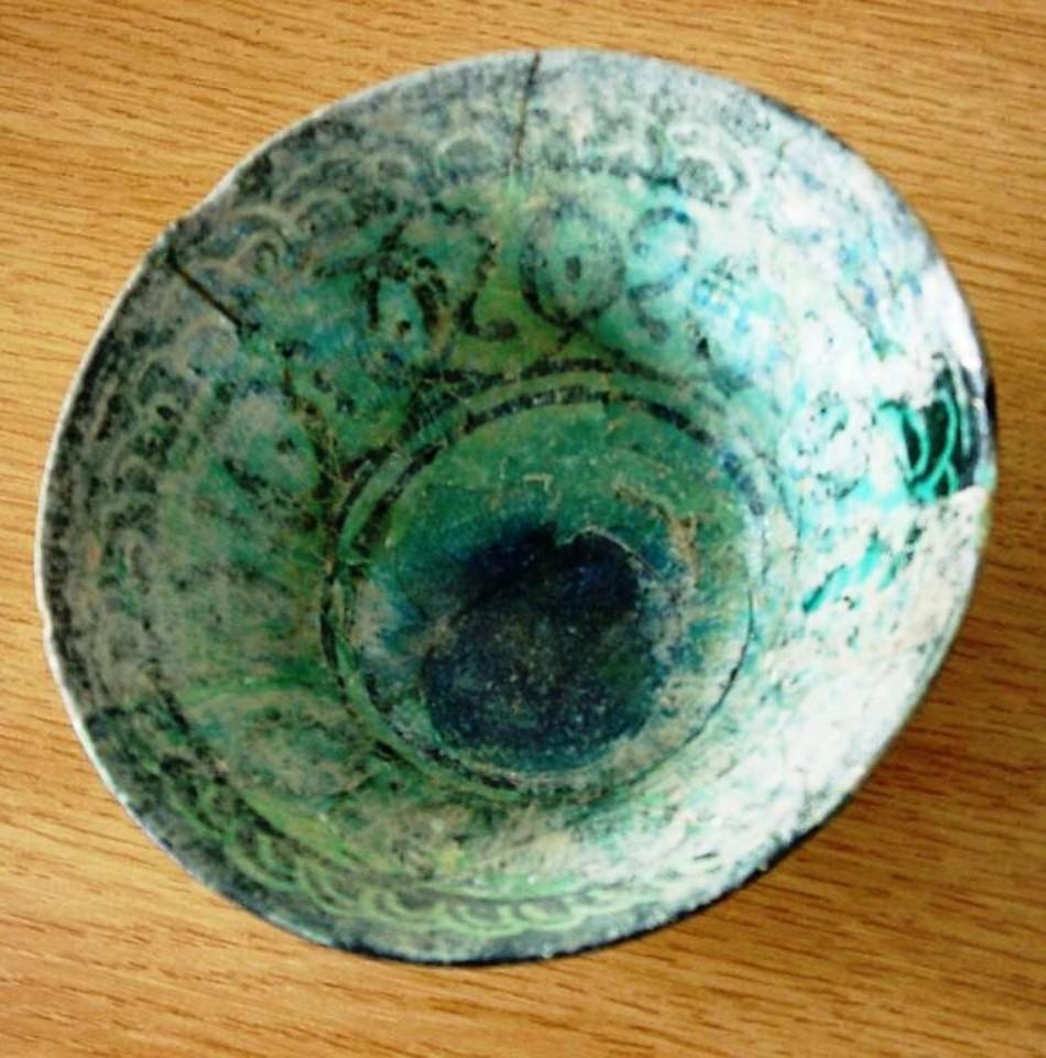 Ceramic bowl with turquoise glaze, Syria, 12th Century, possibly from Raqqa, Ayyubid Dynasty