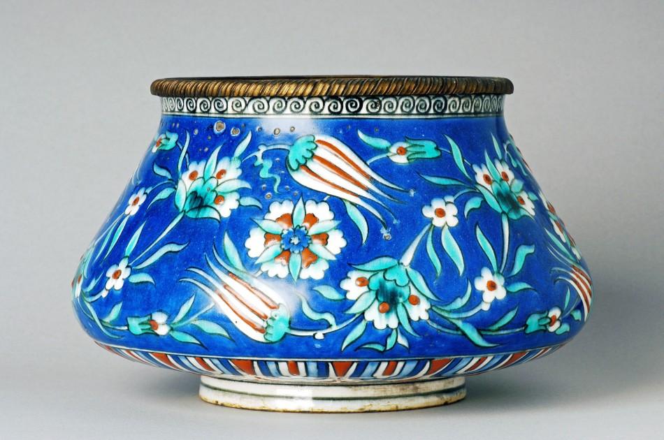 Iznik style bowl