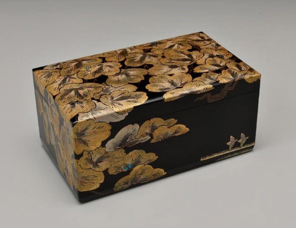 Makie lacquer box (pine & birds), Koyanagi Tanekuni, 2018