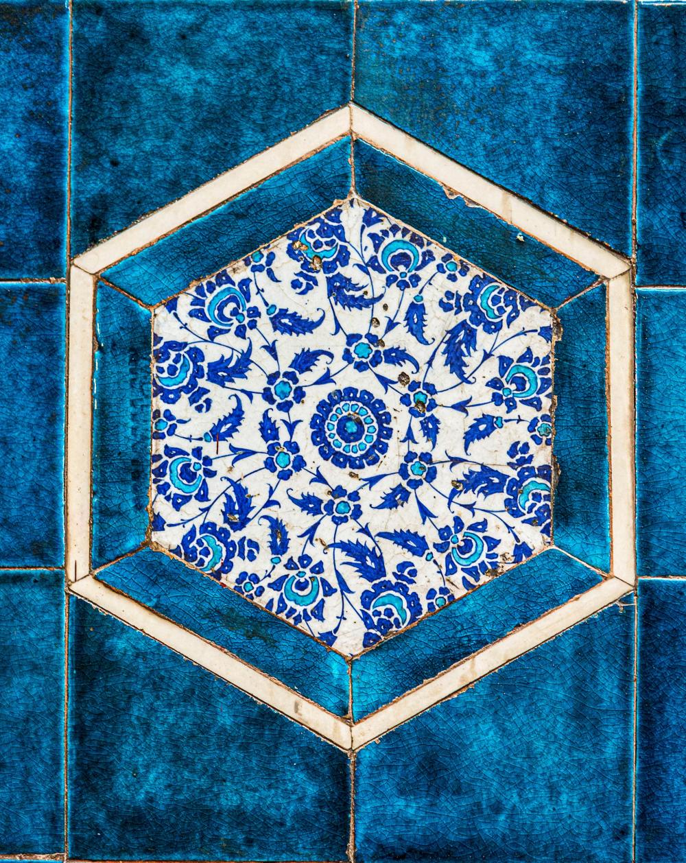 Hexagonal ceramic tile with underglaze decoration