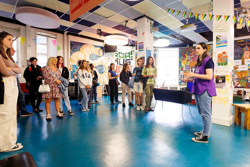 Students and visitors on a campus tour