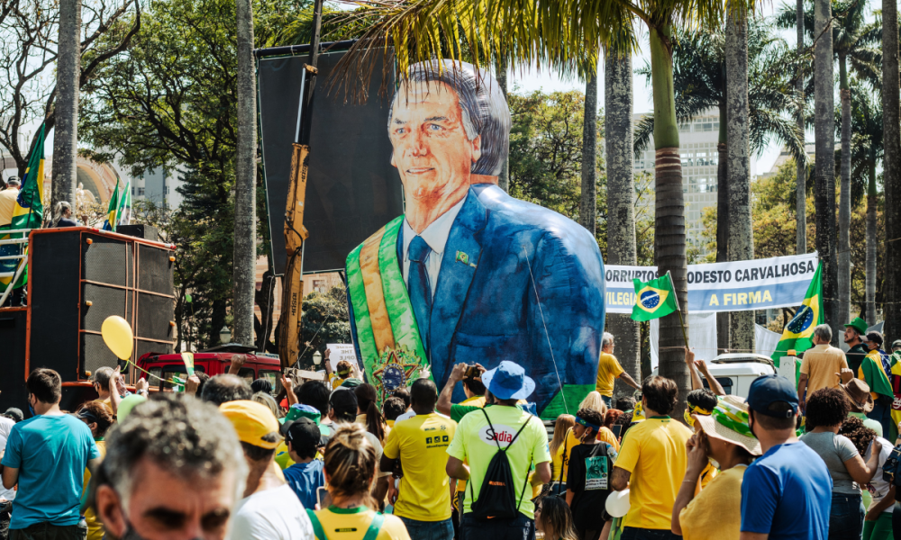 Inflatable Bolsonaro in a crowd in Brazil