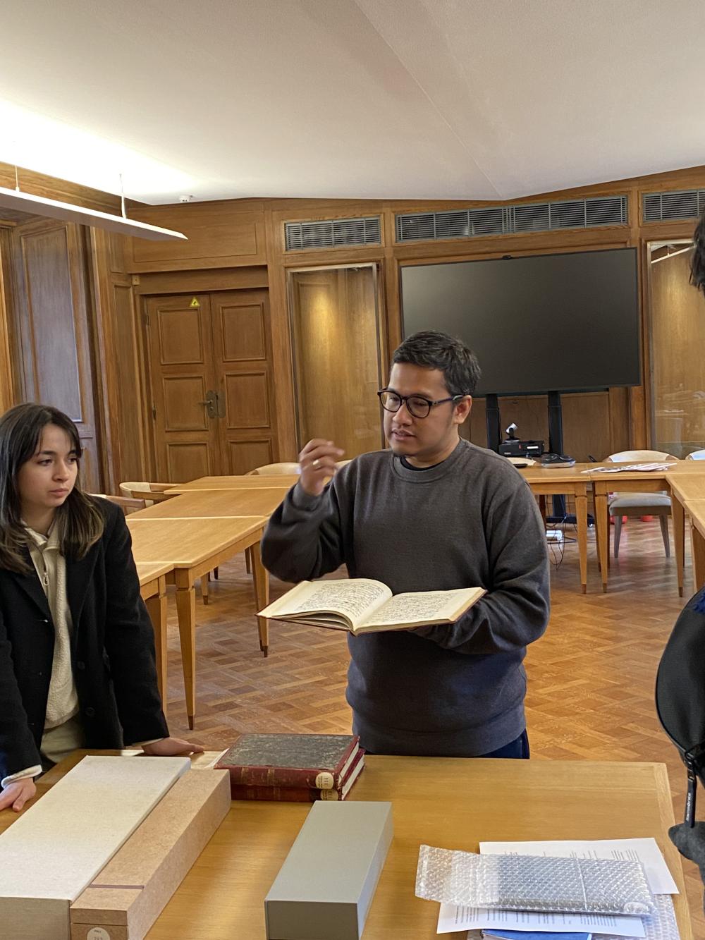 SoA PhD Student Panggah Ardiyansyah sharing some insights on Indonesian manuscripts at the Bibliothèque nationale de France
