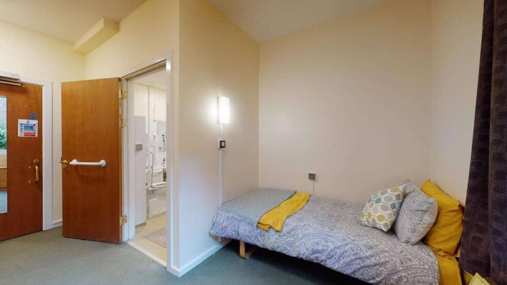 College Hall single adapted ensuite