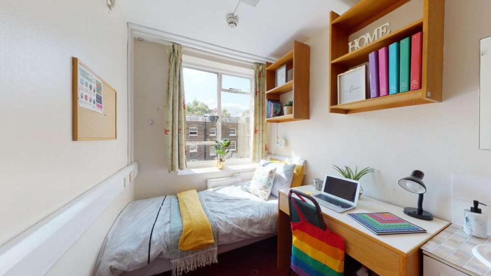 Connaught Hall small single shared bathroom