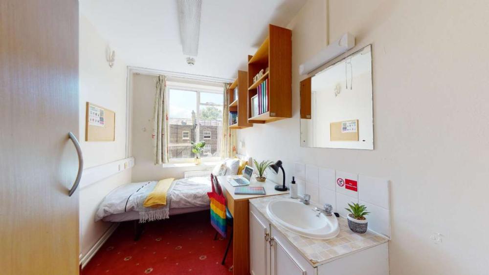 Connaught Hall small single shared bathroom