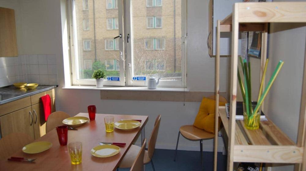 Dinwiddy House shared kitchen