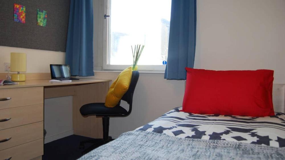 Dinwiddy House single ensuite 2