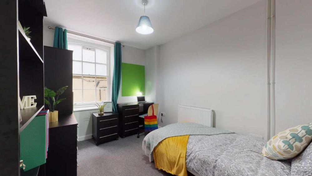 Handel Mansions small single shared bathroom 2