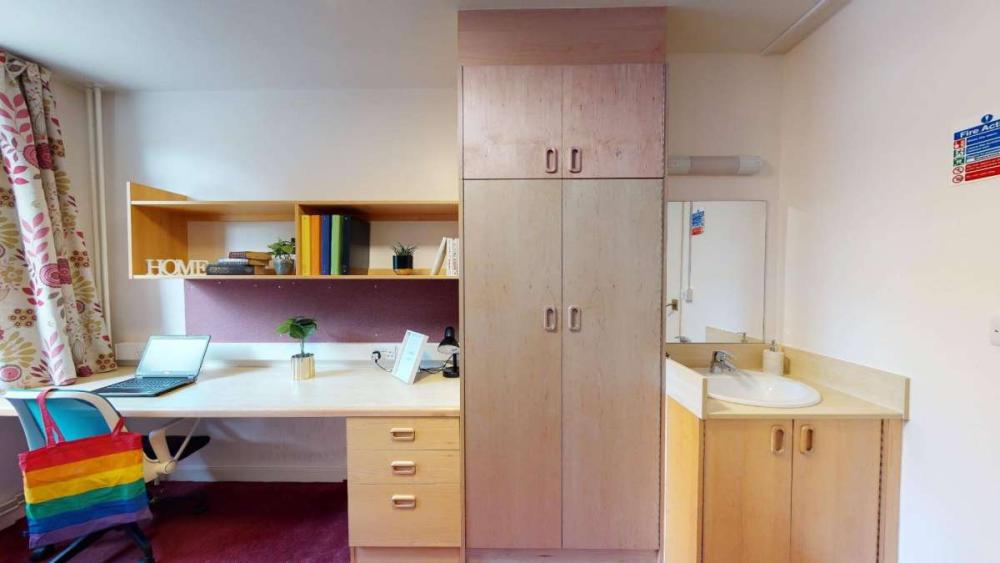 International Hall single shared bathroom