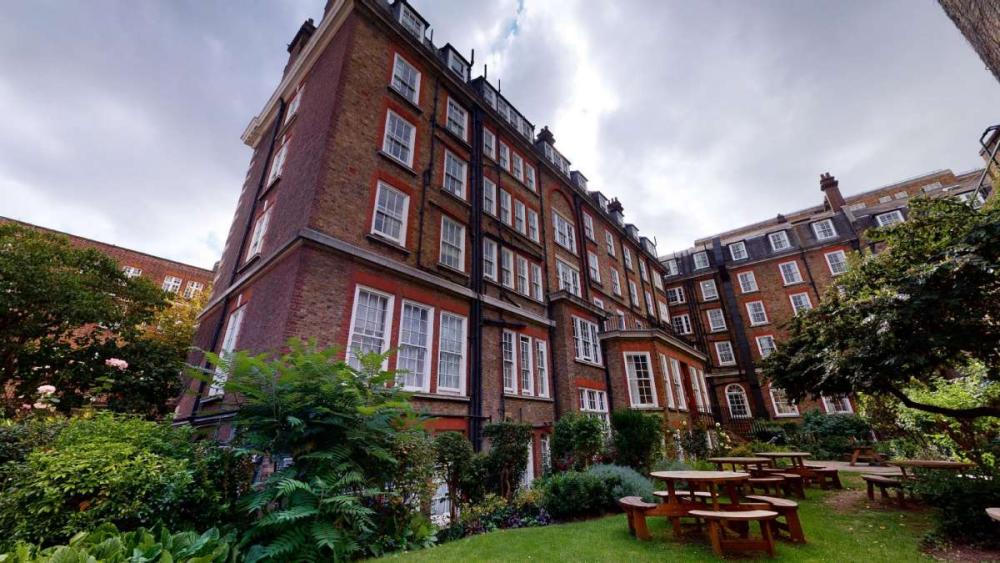 Nutford House garden