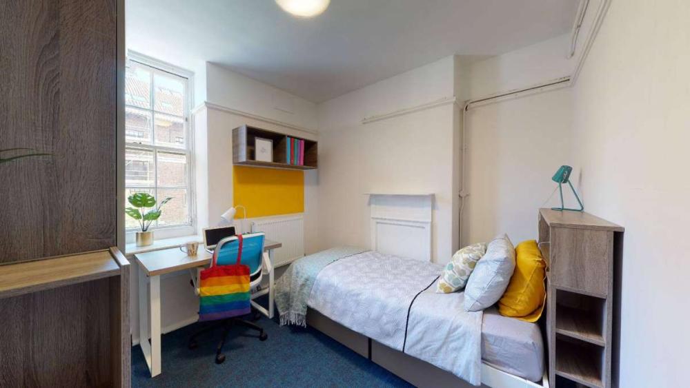 Nutford House single shared bathroom