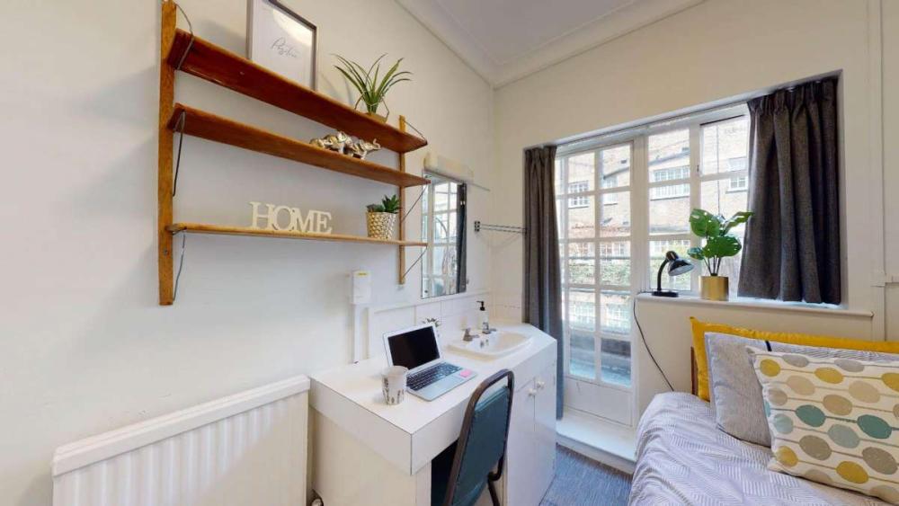 Nutford House small single shared bathroom annex 2