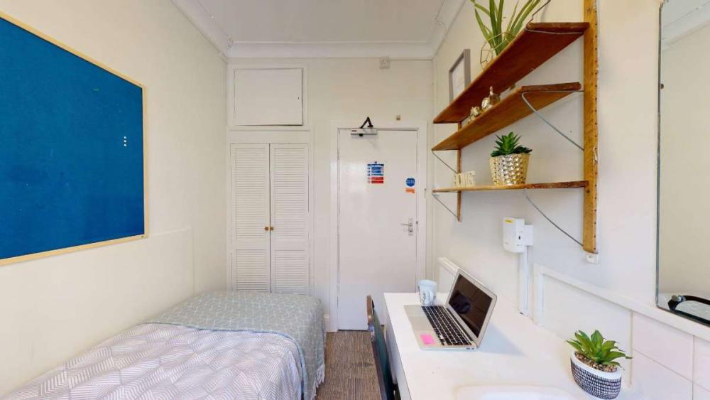 Nutford House small single shared bathroom annex 3