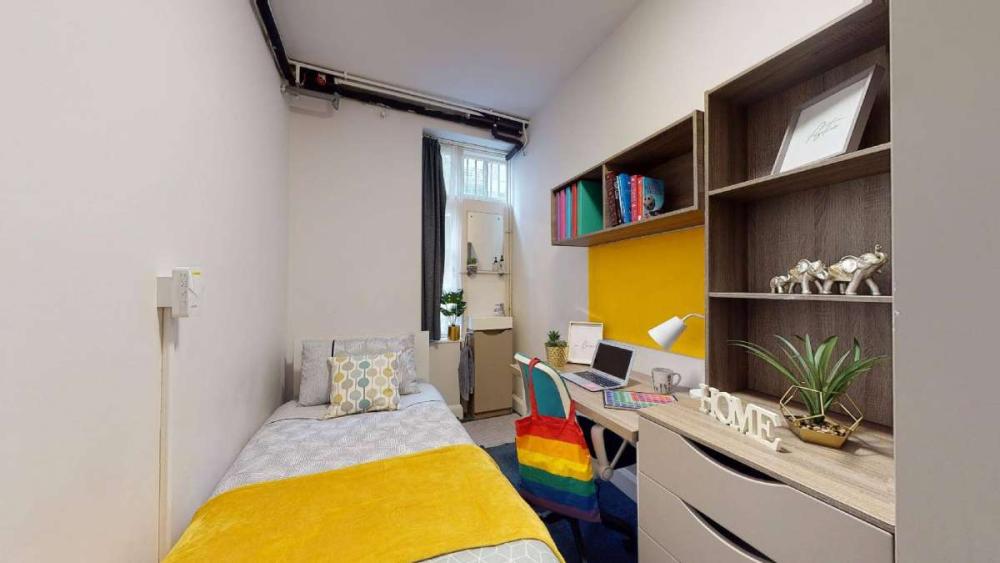 Nutford House small single shared bathroom