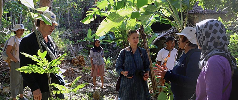 Emma in Surocolo farmer’s garden with Archaeology Dept representatives