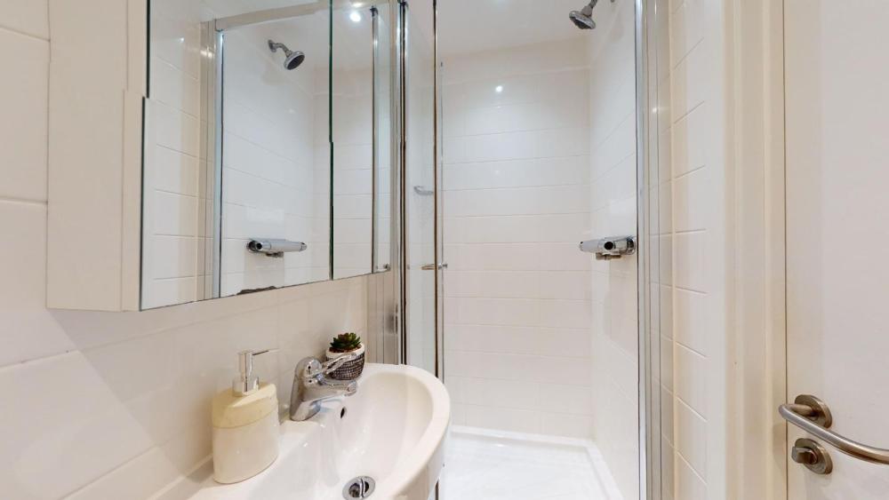 Garden-Hall-3-Bedroom-Flat-Bathroom