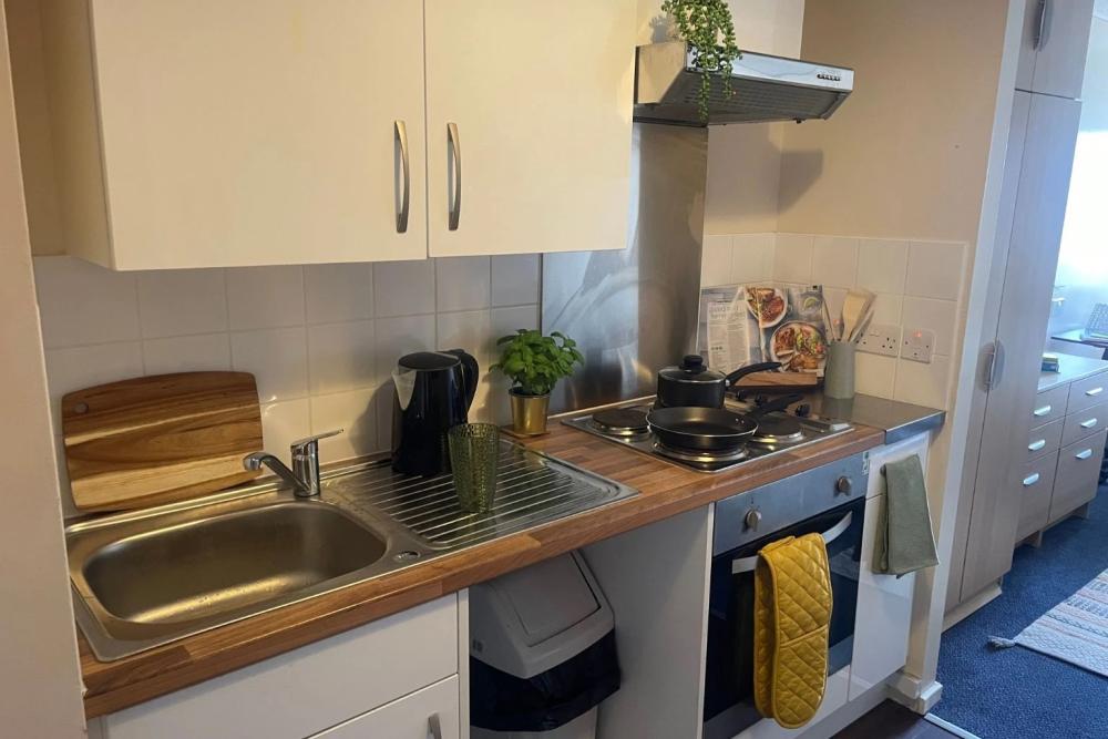 Dinwiddy House studio kitchen.jpeg