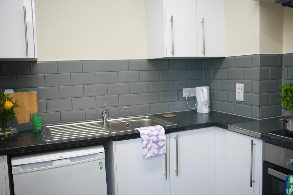 Dinwiddy shared kitchen 4_1.JPG