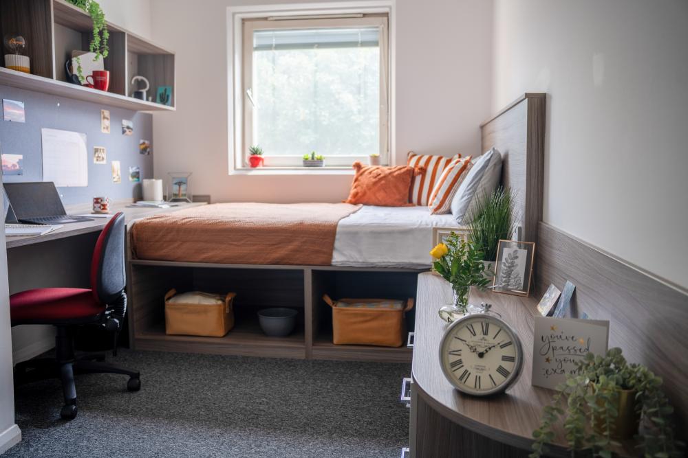 Paul Robeson House ensuite.jpg
