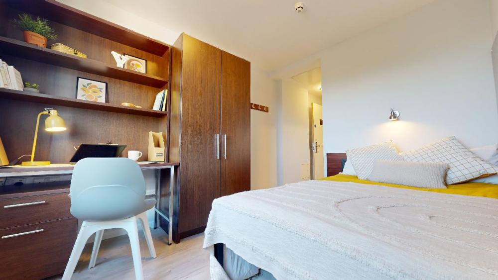 iQ-Student-Accommodation-Highbury-Bedrooms-Bronze_En_Suite_Plus(6).jpg