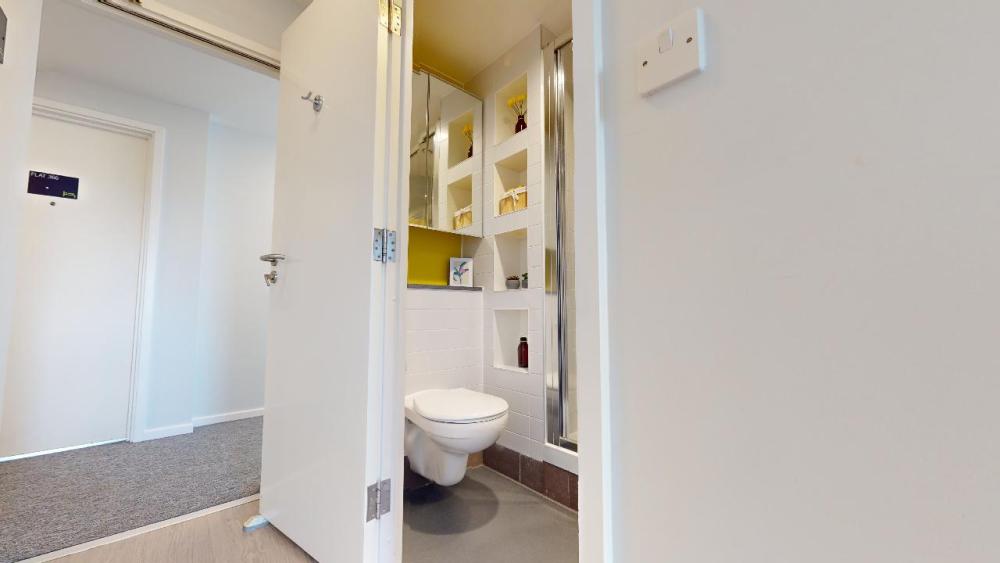 iQ-Student-Accommodation-Highbury-Bedrooms-Copper_En_Suite_Plus(1).jpg