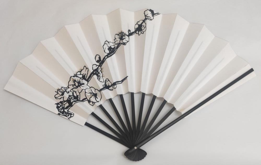 Fan with a dragon pattern