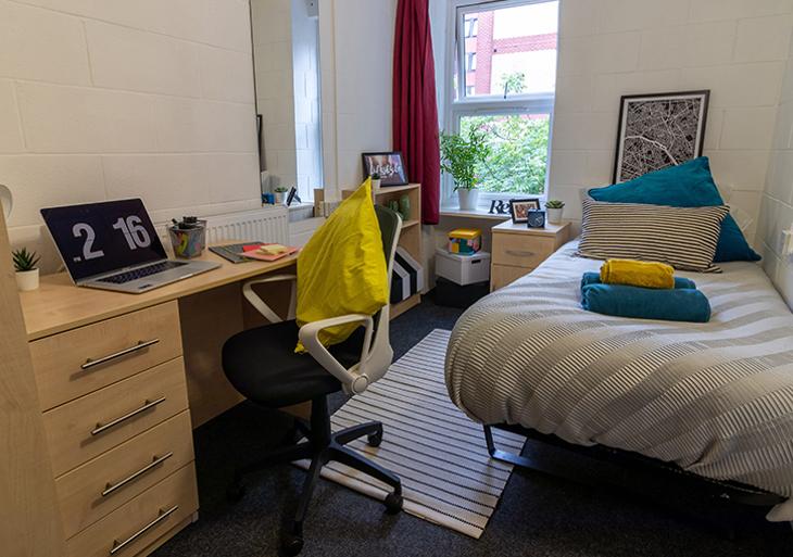 Wood Green single room in cluster flat