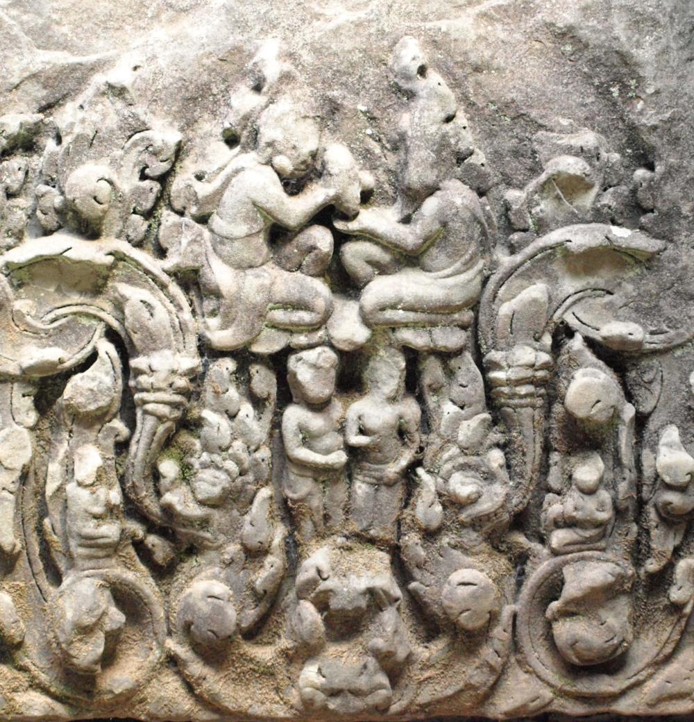 Iconography of the Vessantara Jātaka in Khmer Temples: Change and Continuity from the Angkor to the Post-Angkor Period