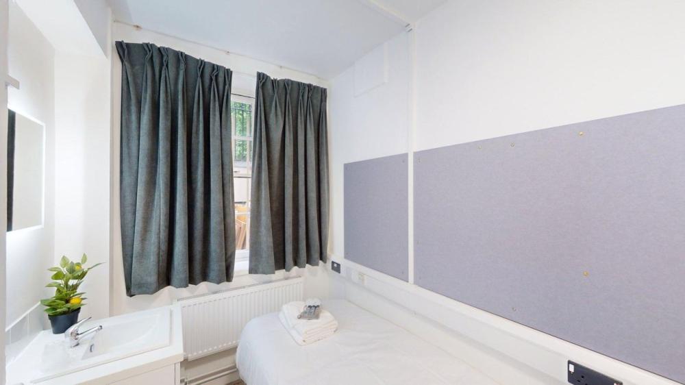 Connaught-Hall-single shared bath CH (refurb)2