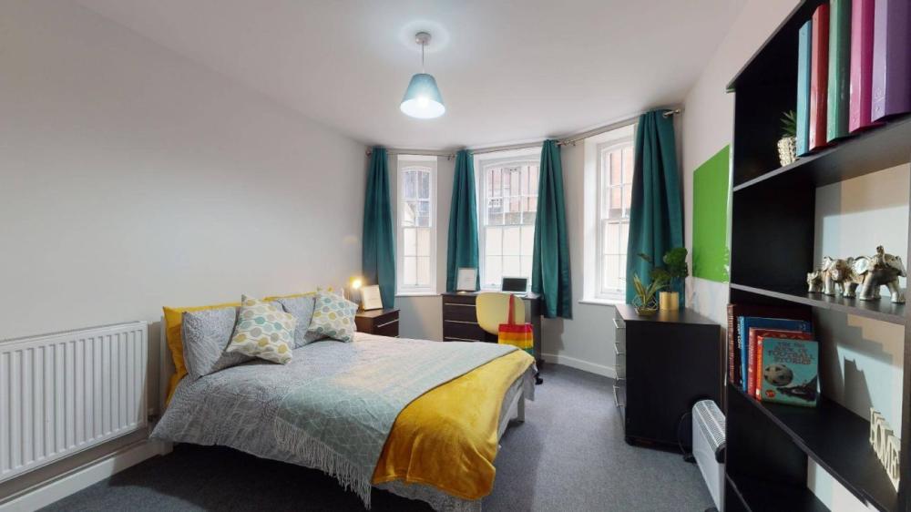 Handel Mansion Large single shared bathroom