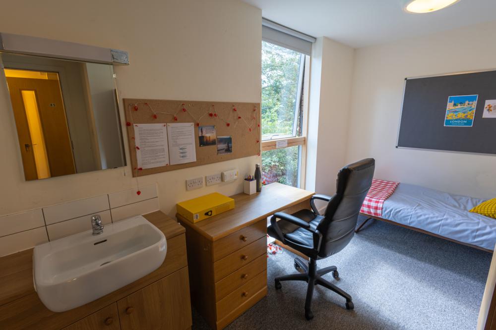 Cordwainers Court D Block Bedroom