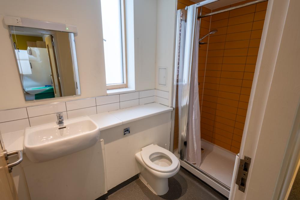 Cordwainers Court D Block Shower Room