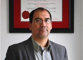 Headshot of Fernando Santiago