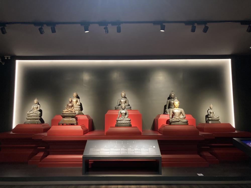 Exhibit highlighting the sanctity of the Buddha image, Bangkok National Museum, Courtesy of Mizuho Ikeda