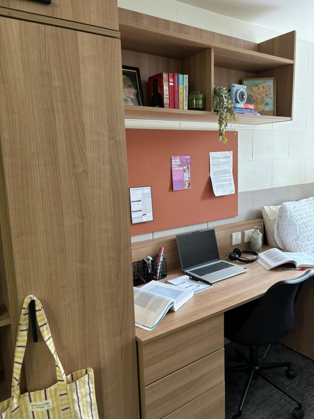 Wood Green accommodation bedroom with wardrobe and desk.