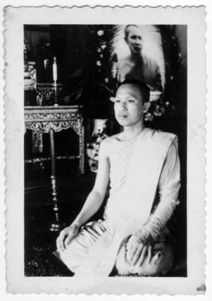 Pha Khamchan Virachitta Maha Thela at the merit-dedication ceremony for his deceased teacher, Pha Kaenchan Kaccayana Maha Thela in Vat Saen Sukharam. Unknown Lao photographer, 1940s. Collection of Vat Saen Sukharam, Buddhist Archives of Luang Prabang, B-2491.