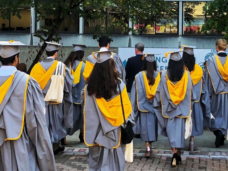 Students at a SOAS graduation